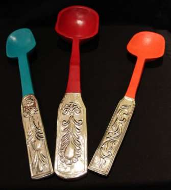 Cucharas, cucharones en colores con detalles de alpaca