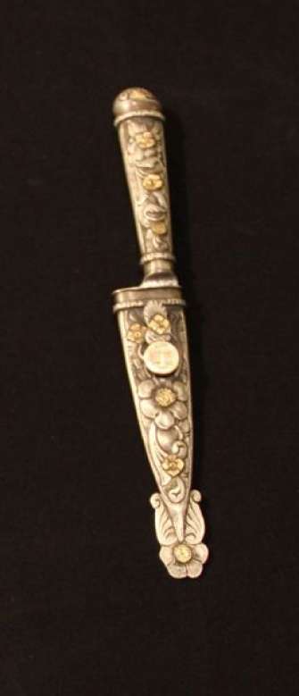 miniature knife made in silver and gold.